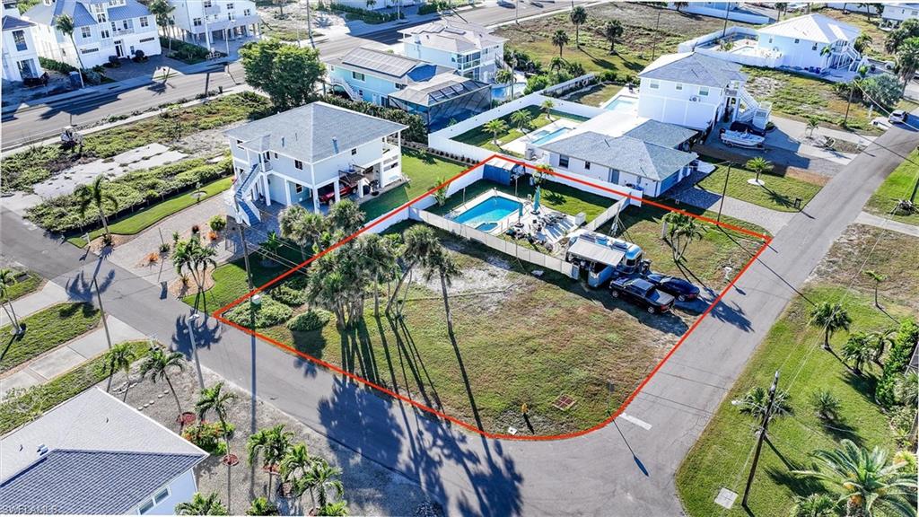 Aerial view of residential area featuring property parcel outlined