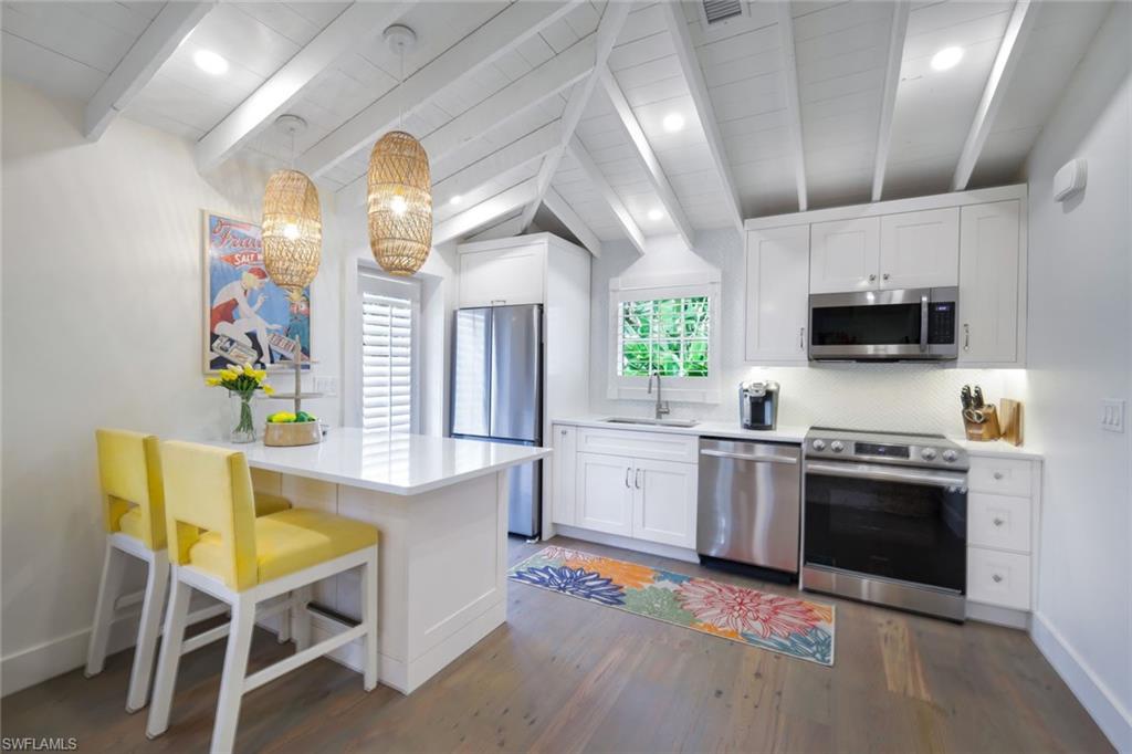 Guest House - Kitchen with Eating Bar