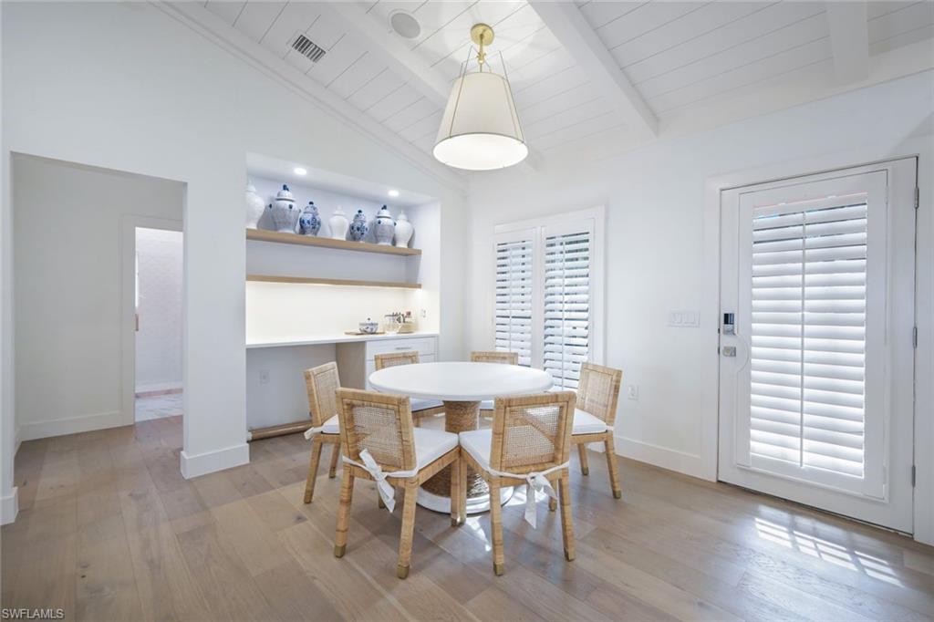 Main House - Dining Area