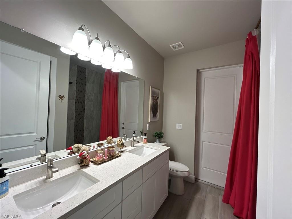 Full bath with double vanity and curtained shower