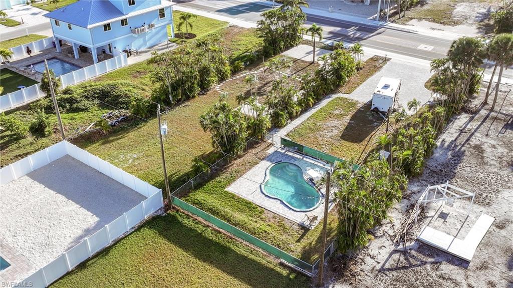 Bird's eye view of a pool area