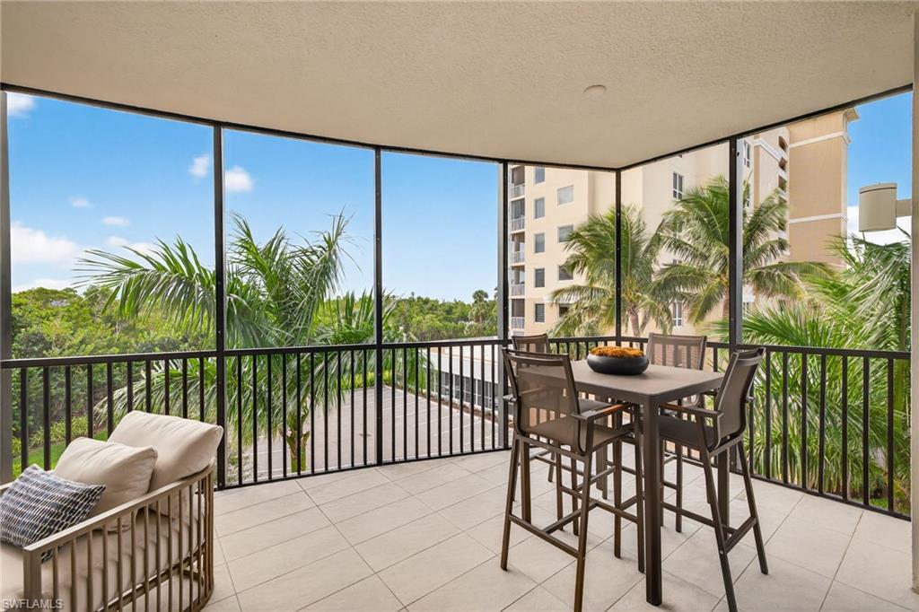 Large screened in terrace , comfortable serene space for relaxing days and nights