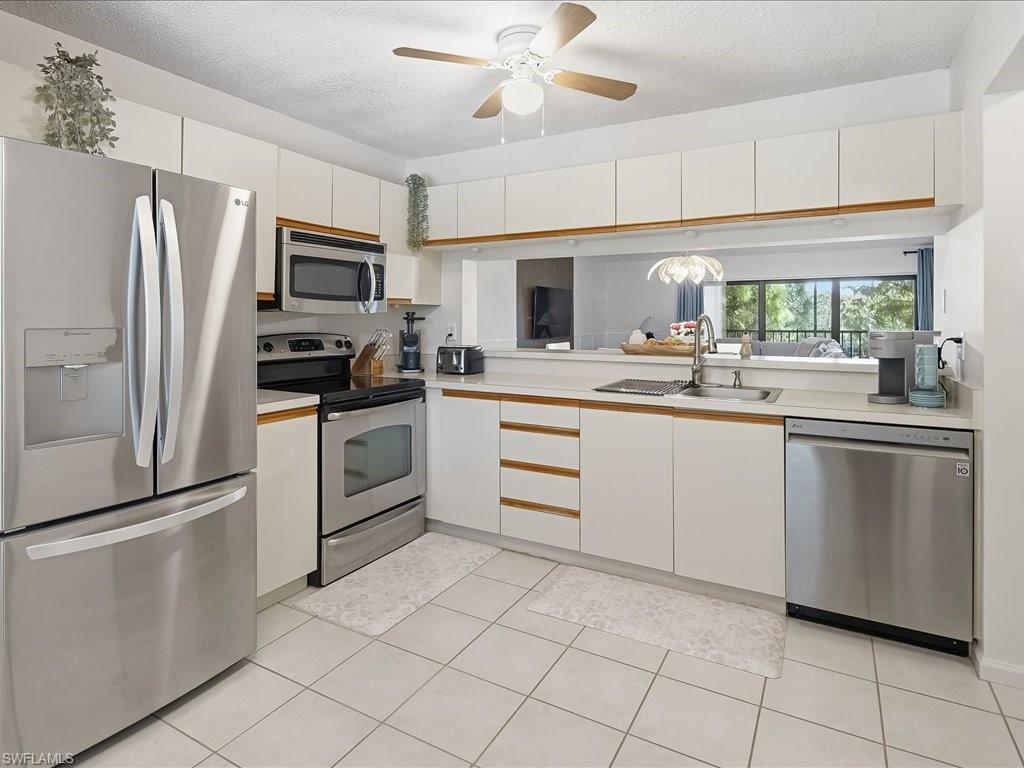 5767 Deauville CIR D305 photo 10