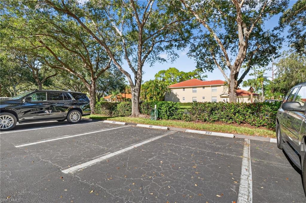 209 Robin Hood CIR 201 photo 16