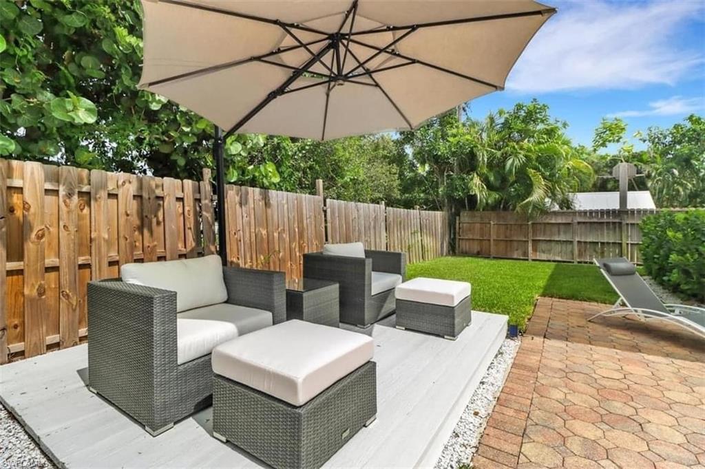View of patio / terrace featuring an outdoor living space