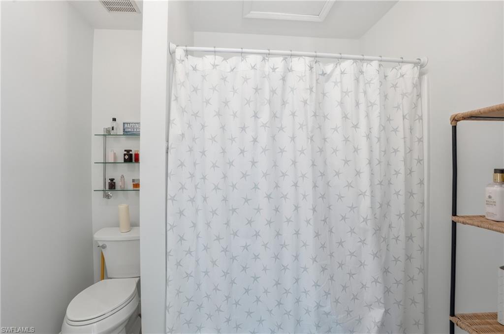 1039 Beach RD 101 photo 20