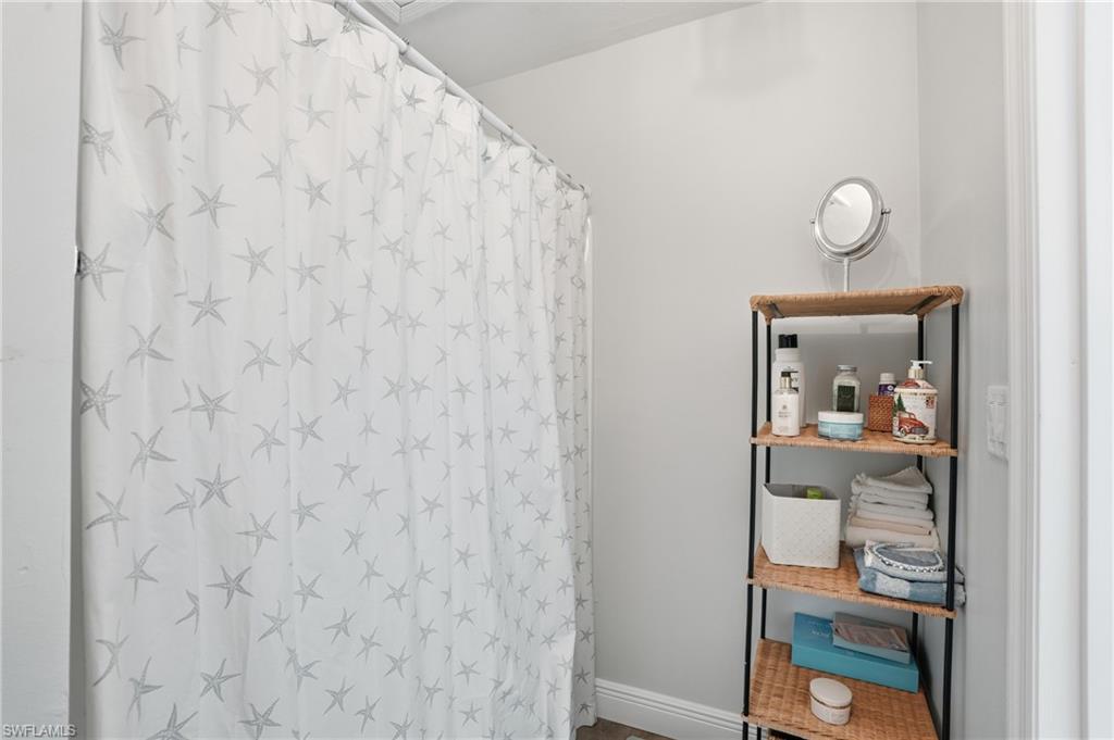 1039 Beach RD 101 photo 21