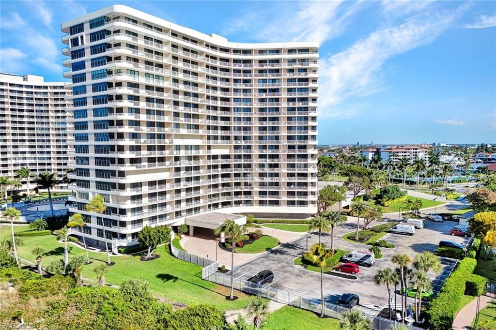 View of apartment building / complex
