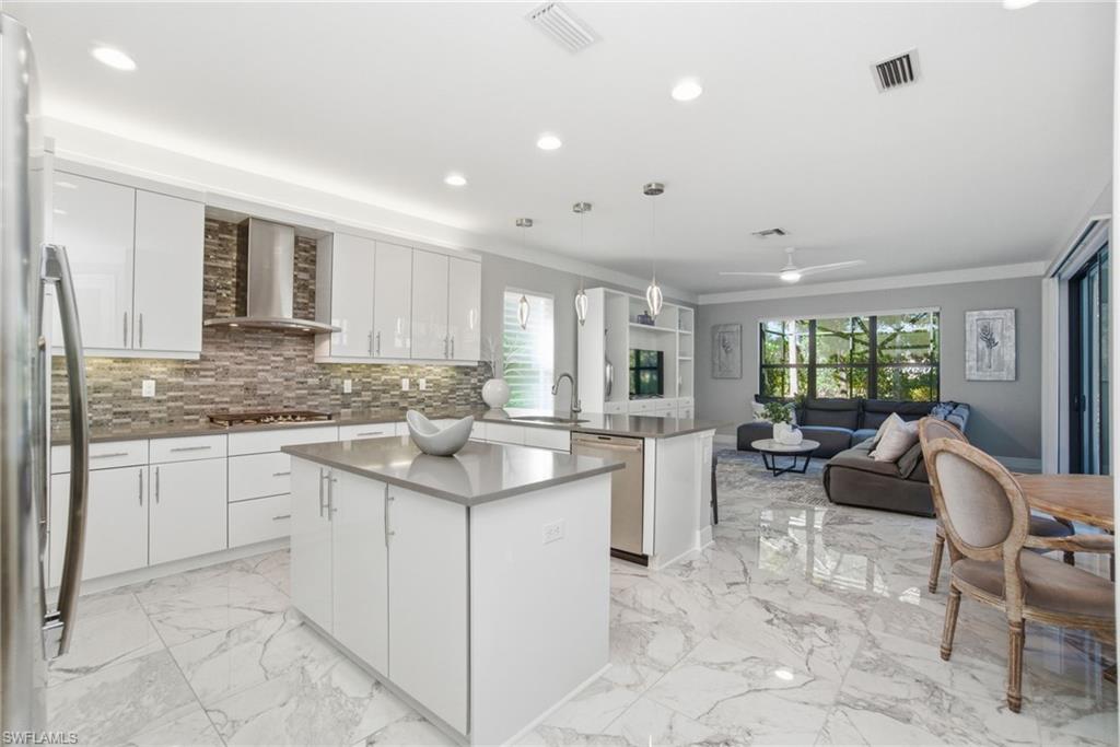 4654 Kensington CIR photo 9