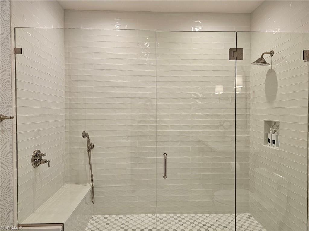 637 Palm CIR W photo 27