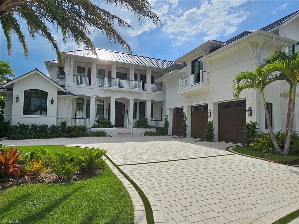 637 Palm CIR W