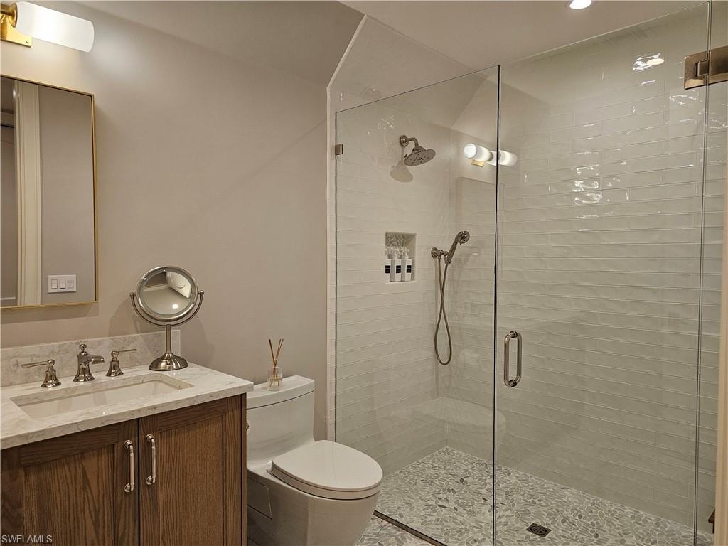 637 Palm CIR W photo 32