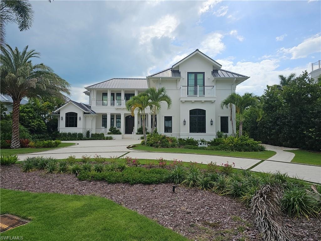 637 Palm CIR W