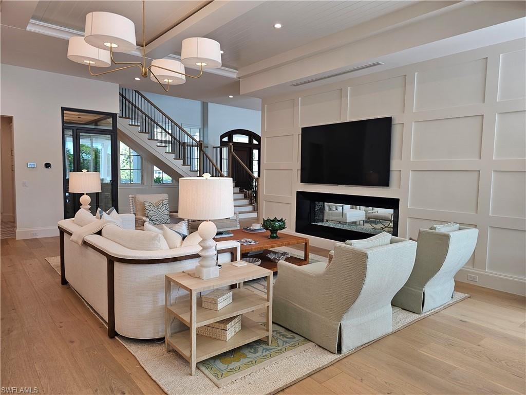 637 Palm CIR W