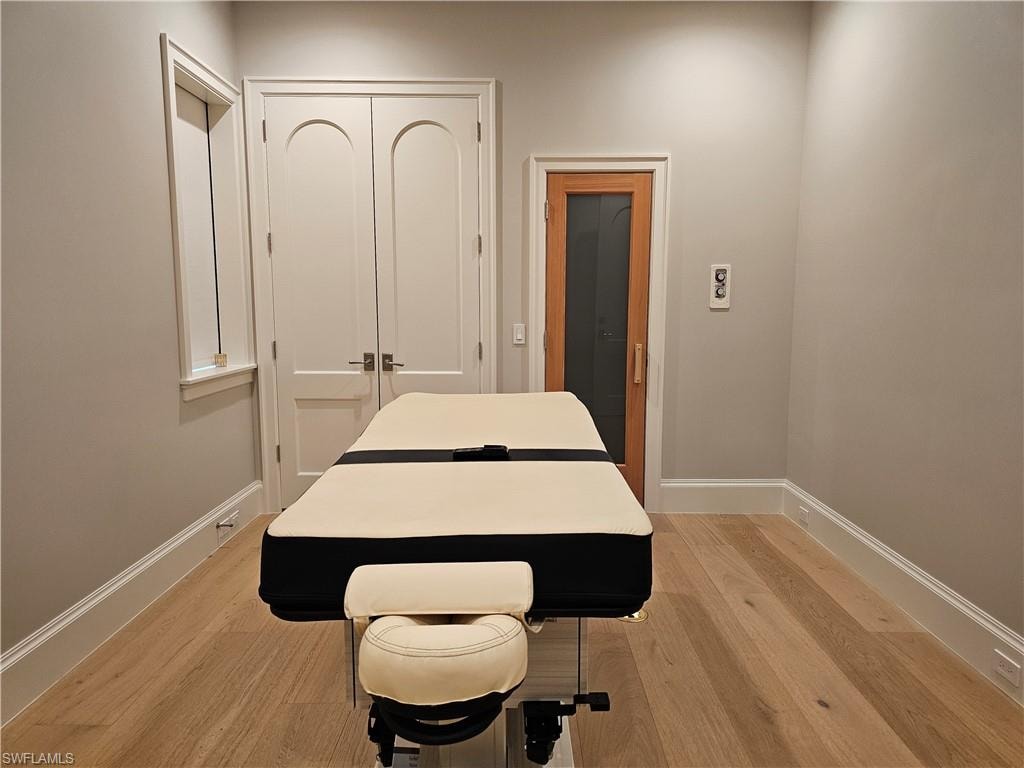Massage room with sauna