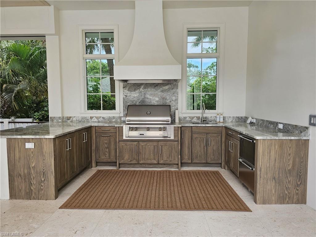 637 Palm CIR W photo 44