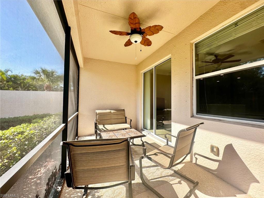 Sunroom / solarium featuring a ceiling fan