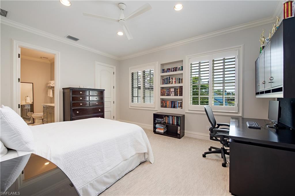 Bedroom with crown molding, light carpet, a desk, recessed lighting, and ceiling fan