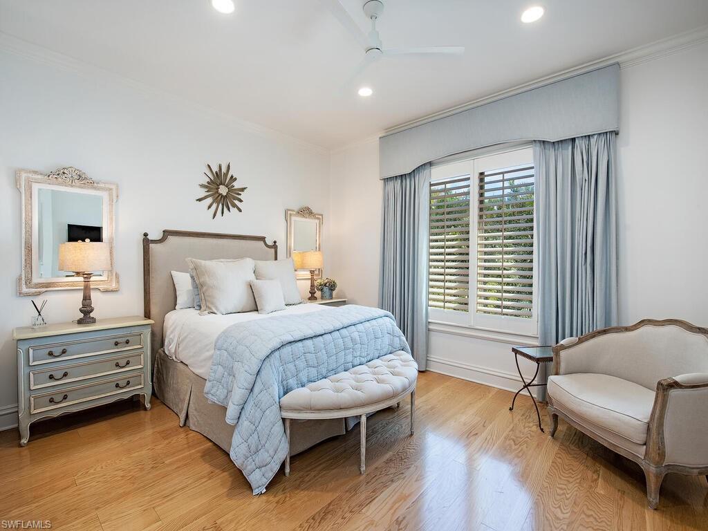 Bedroom featuring light wood-style floors, ornamental molding, a ceiling fan, and recessed lighting