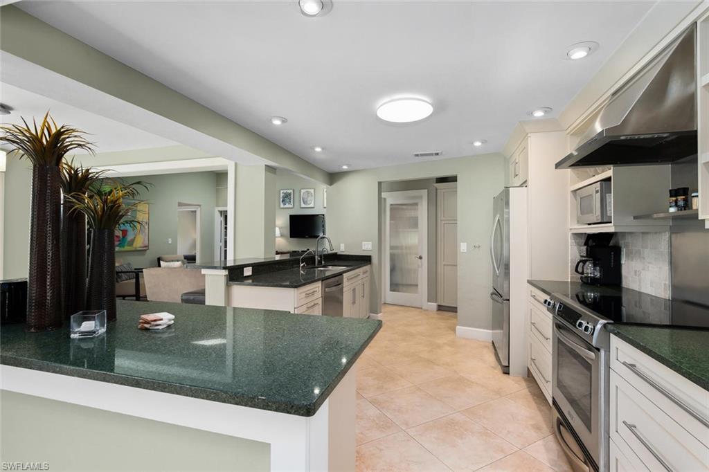 9977 Treasure Cay Ln