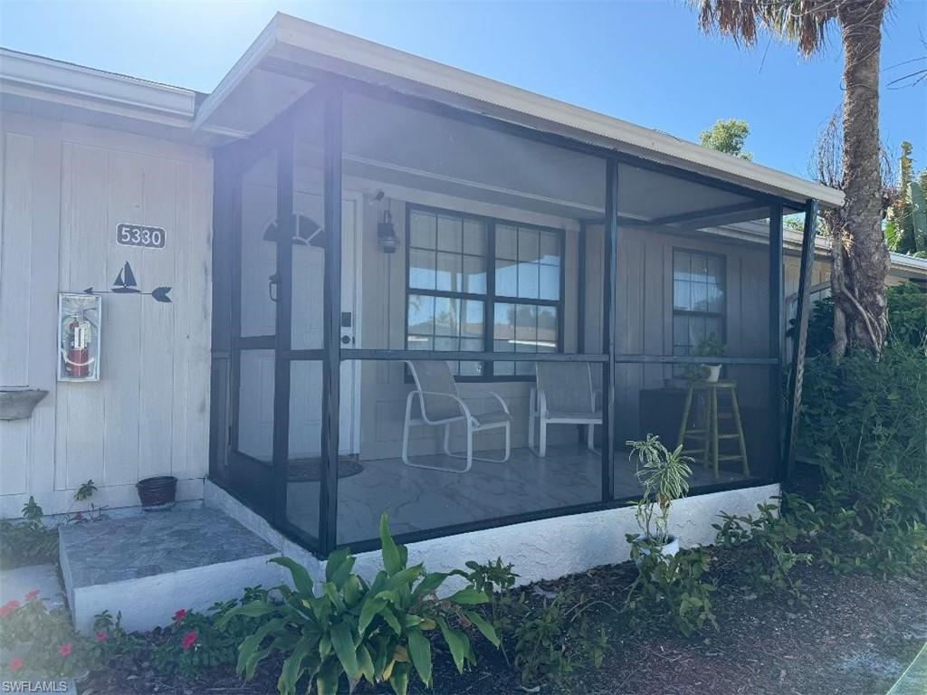 Doorway to property with a screened cvd lanai