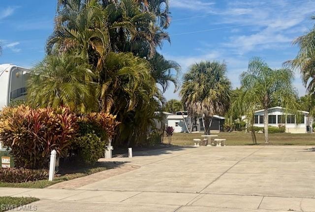 1687 Diamond Lake CIR