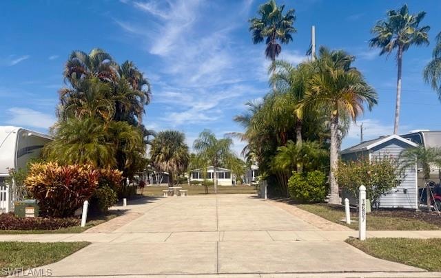 1687 Diamond Lake CIR