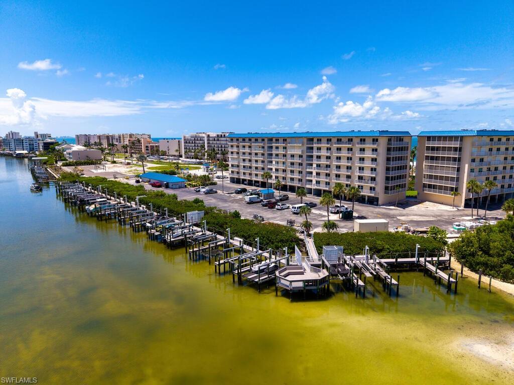 Bird's eye view of numerous boat docks and a large body of water