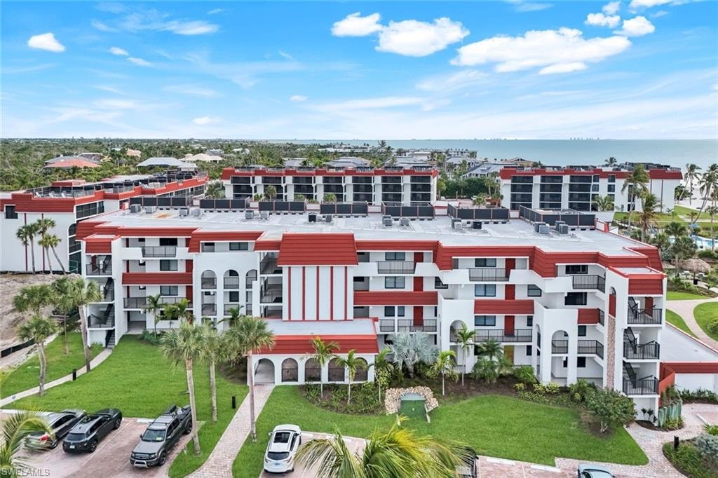 Bird's eye view of apartment complex and a large body of water