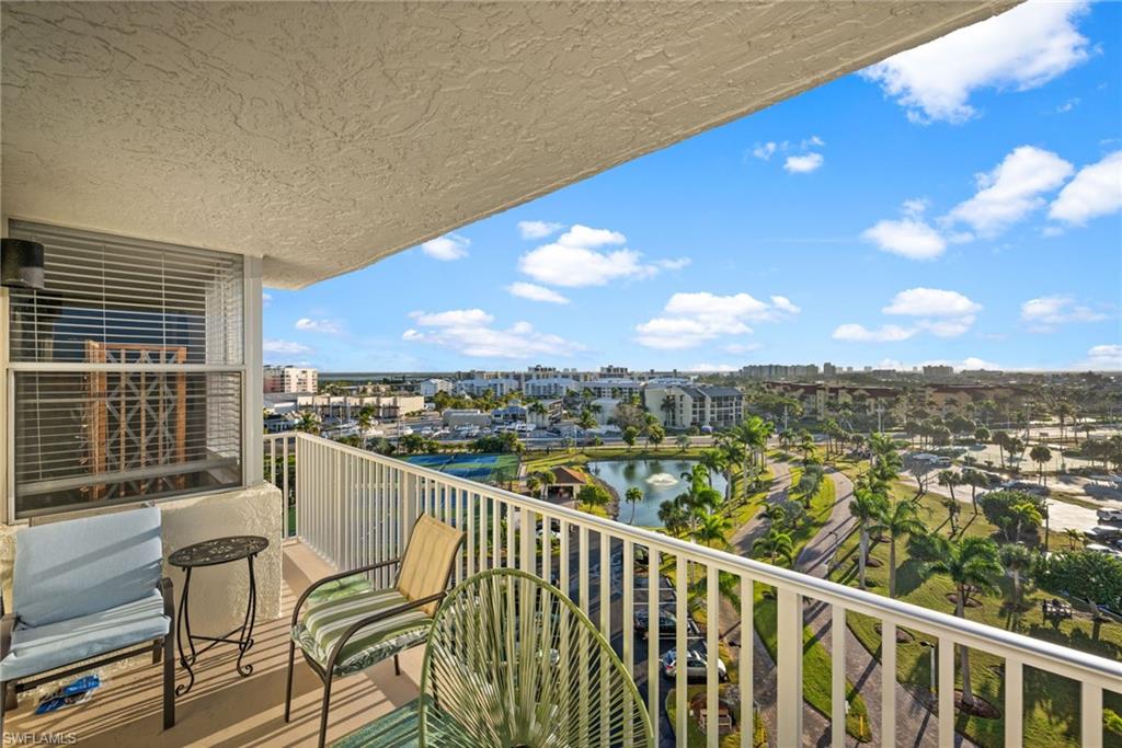 Balcony with a water views - bay side