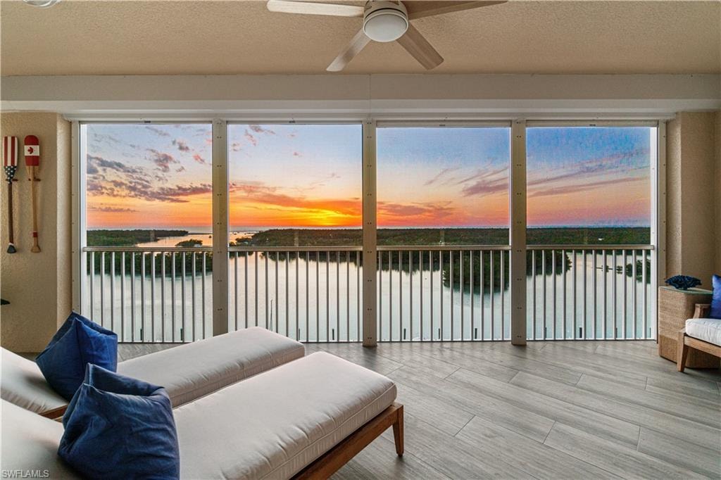 435 Dockside DR B702