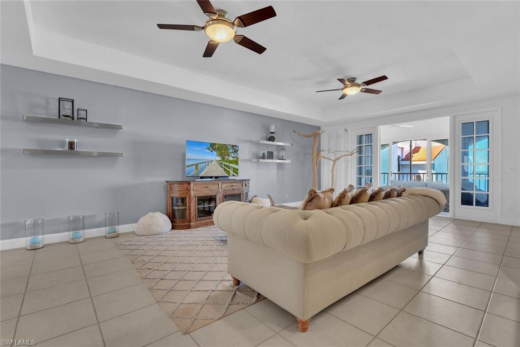 2000 Royal Marco WAY 2-607
