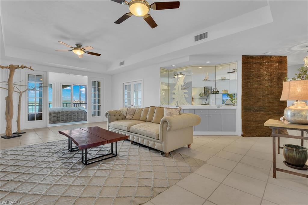 2000 Royal Marco WAY 2-607