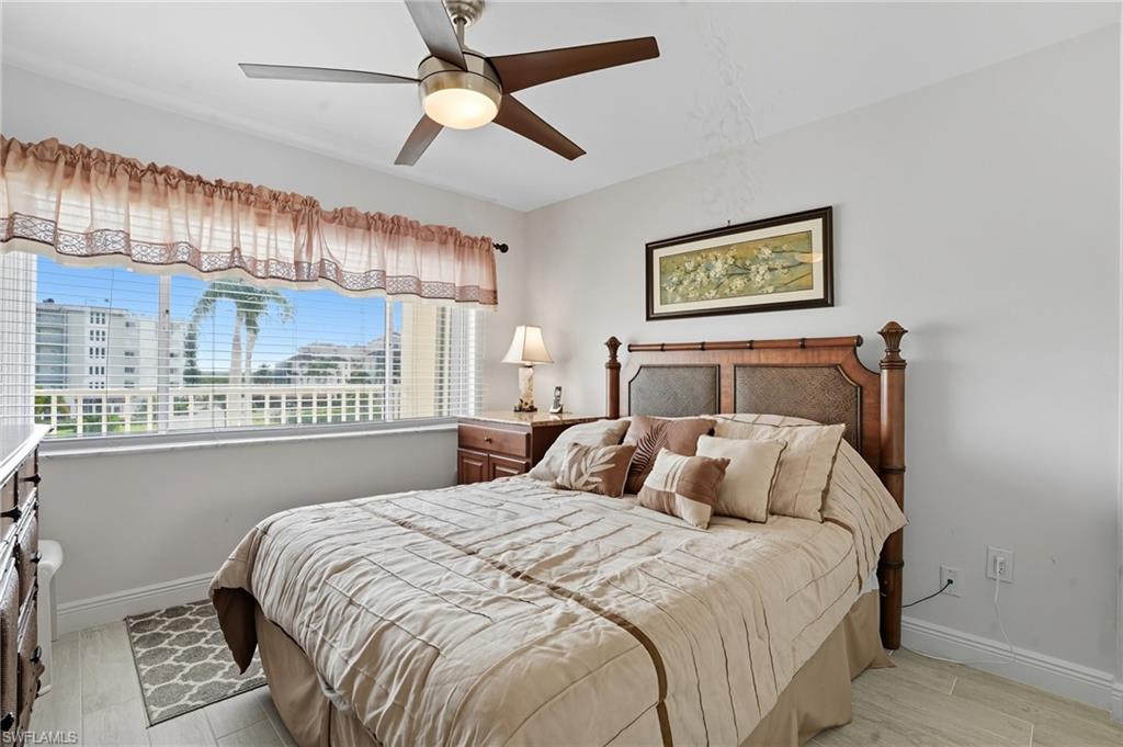 Guest Bedroom with Queen Bed!