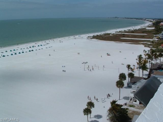 Expansive Beach