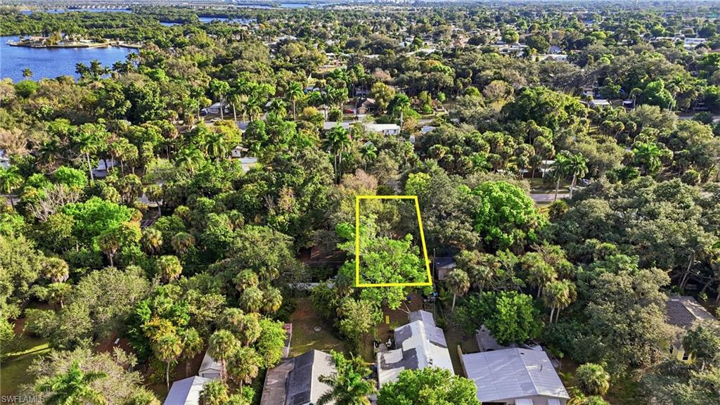 Aerial view of property's location featuring property boundaries highlighted and a nearby body of water