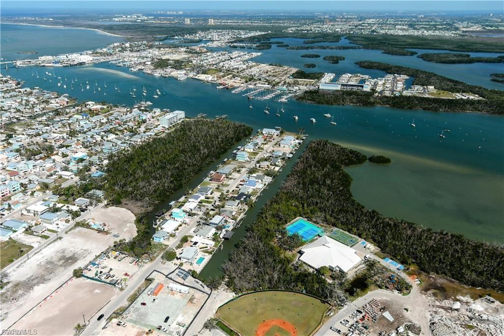 Aerial view of property and surrounding area featuring a large body of water