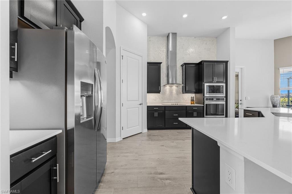 Kitchen (View 2)