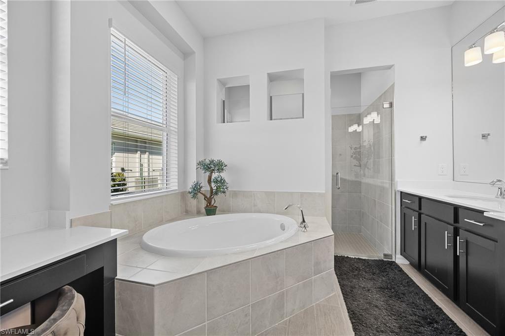 Owner Suite Tub & Shower