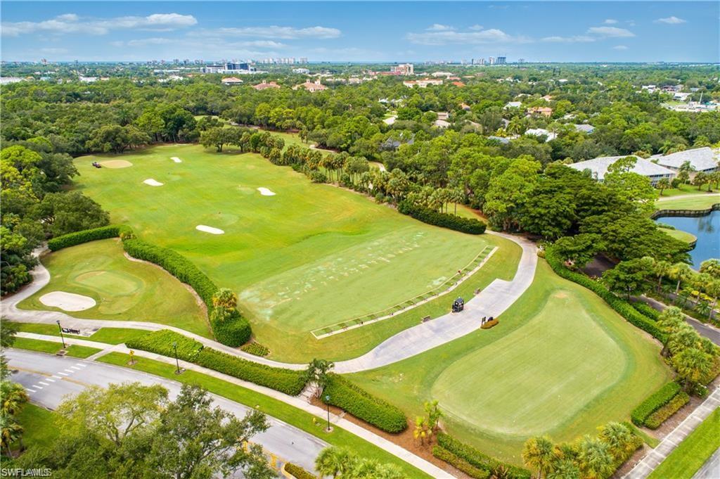 Bird's eye view of a golf course