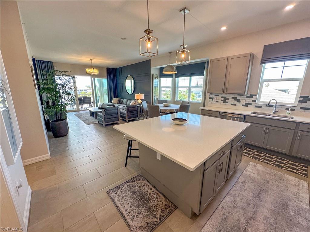 163 Indies DR E 206