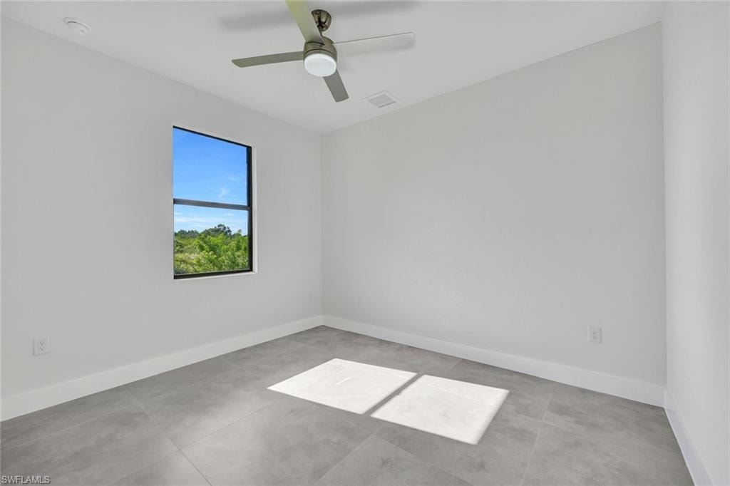 312 Progress AVE photo 14