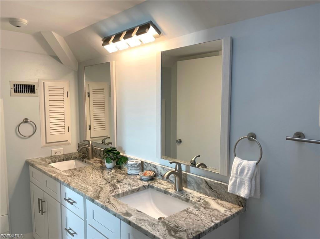 2nd Floor Main Bath