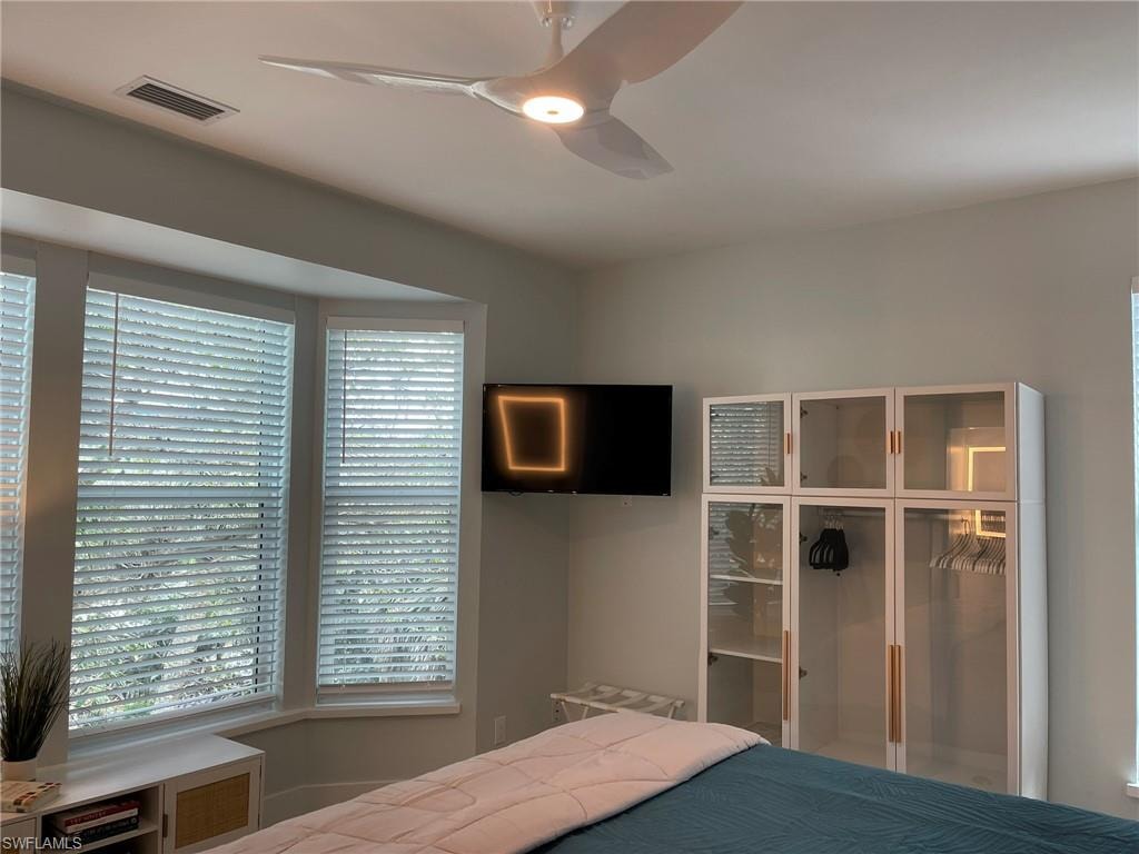 Main Bedroom 1st Floor with En Suite Full Bath