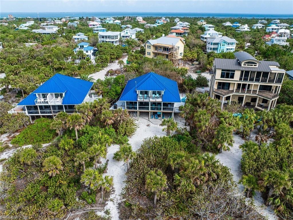 Duplex is the one on the right. Unit #4 is on the Right Side. Unit 3 is on the Left Side