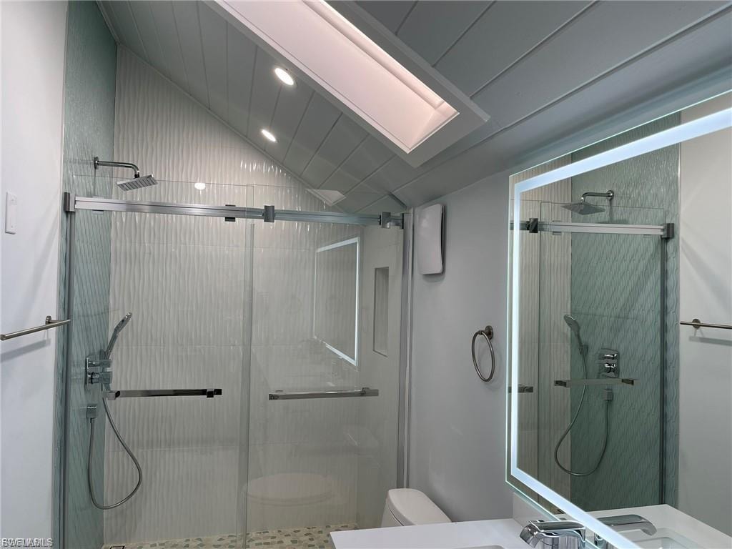 2nd Floor En Suite Main Bath. Shower