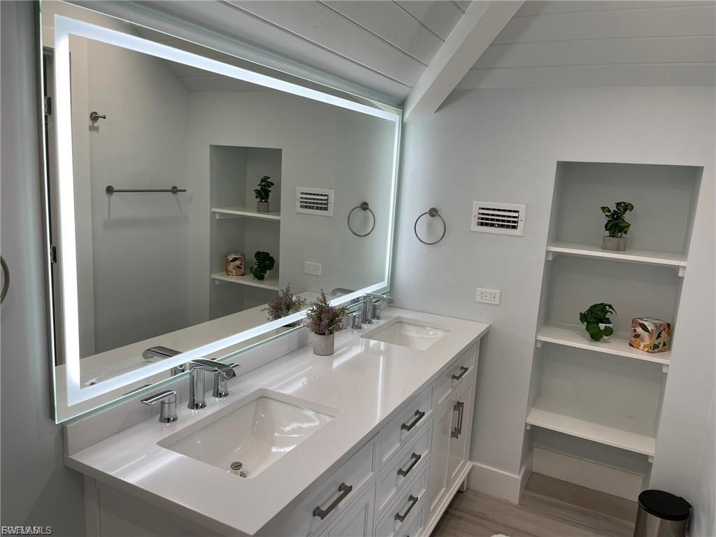 2nd Floor En Suite Main Bath