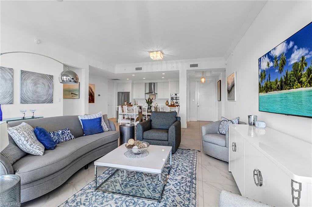 Open Floor Plan, designer & comfortable furniture,