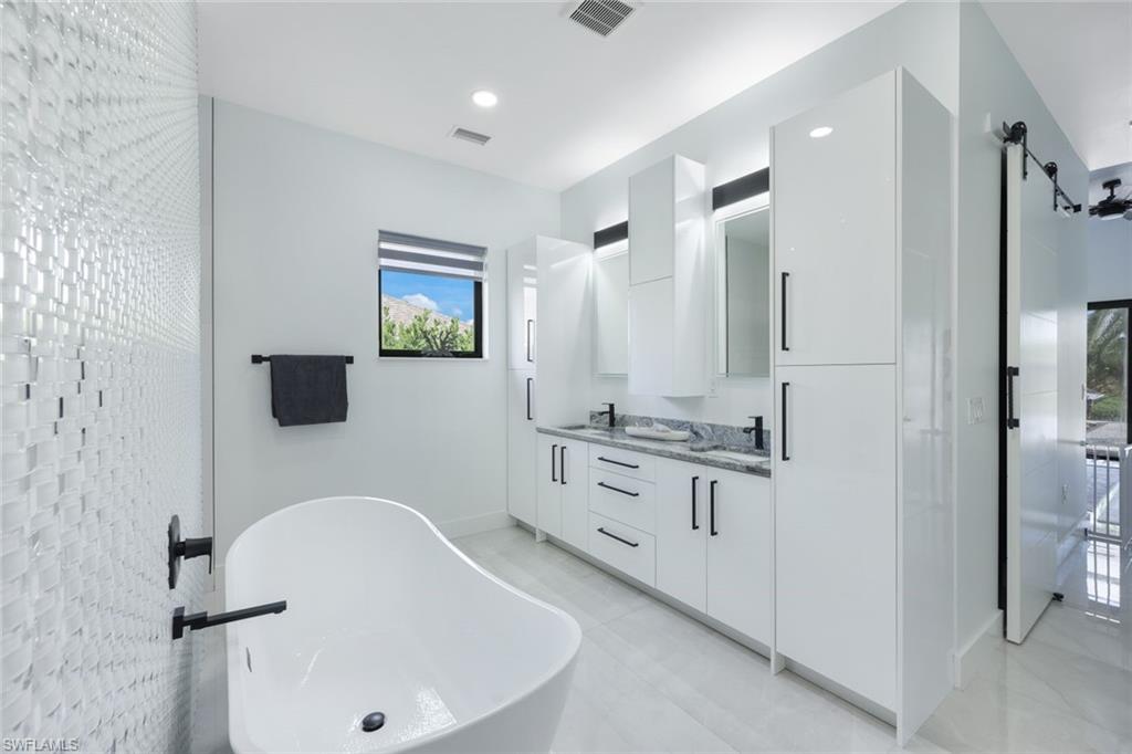 215 SE 28th TER photo 29