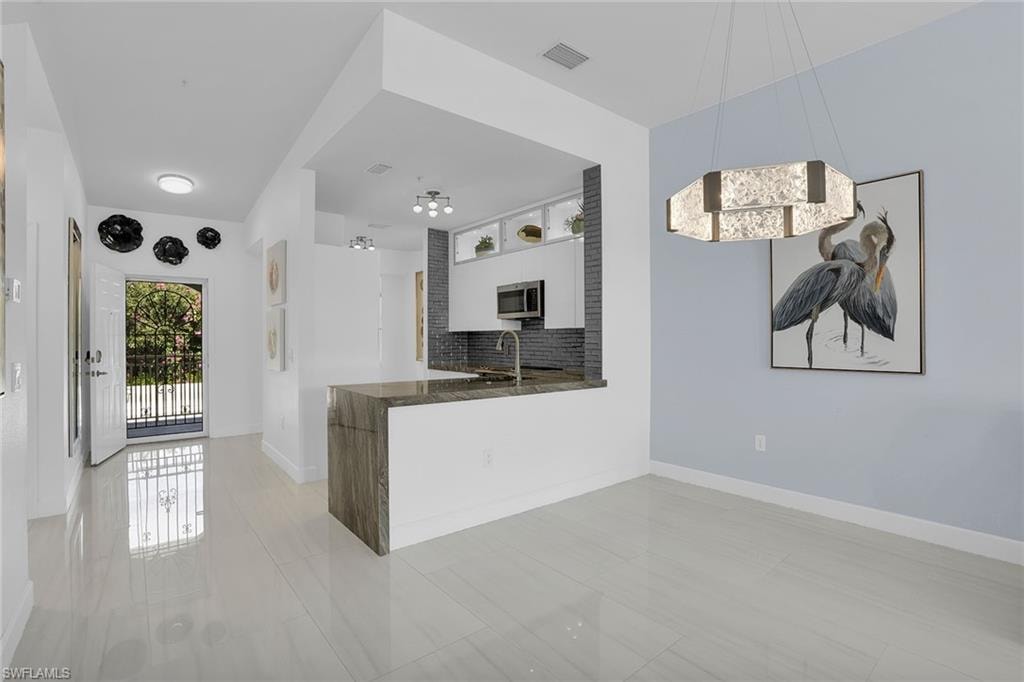 2350 Carrington CT 7-202